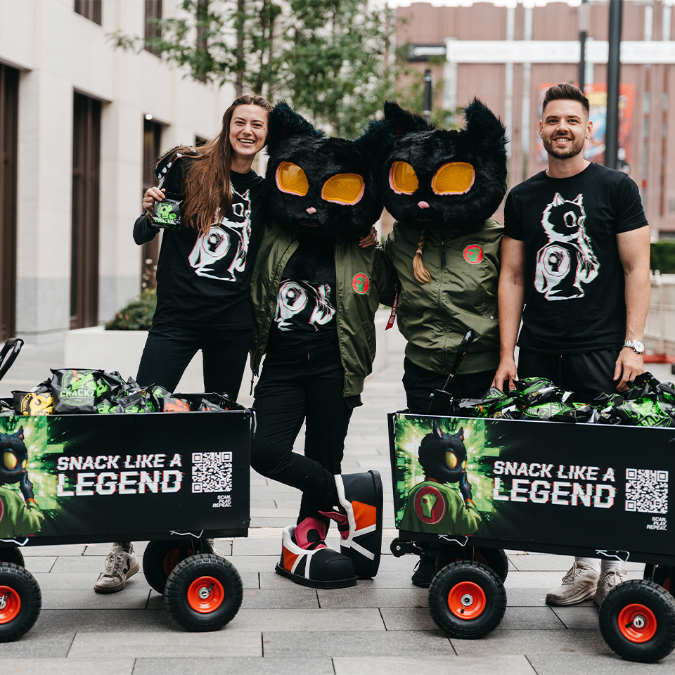 Das Promotion Team für Crackz auf der Gamescom präsentiert sich.